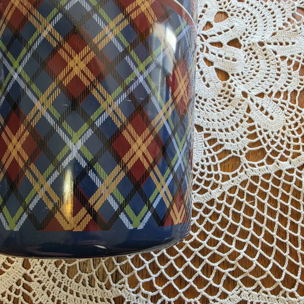 Vintage golf-themed wastebasket tartan plaid pattern Plastic Trashcan
